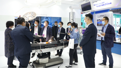 CMEF现场直击：3003新葡官方网站携抗疫降魔四勇士亮相